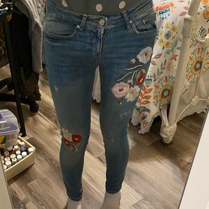 Zara floral embroidered skinny jeans. Size XS (SEE NOTE)
